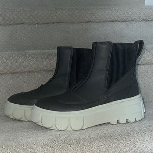 Women's Black Platform Chelsea Boots
